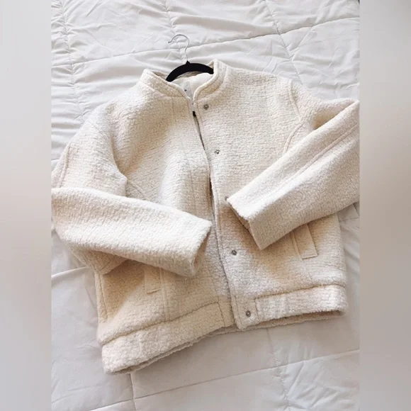 Abercrombie  Off-White Textured bomber jacket - Picture 3 of 5